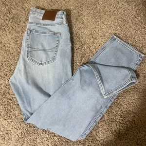 Hollister Men’s Taper Light-wash Jeans